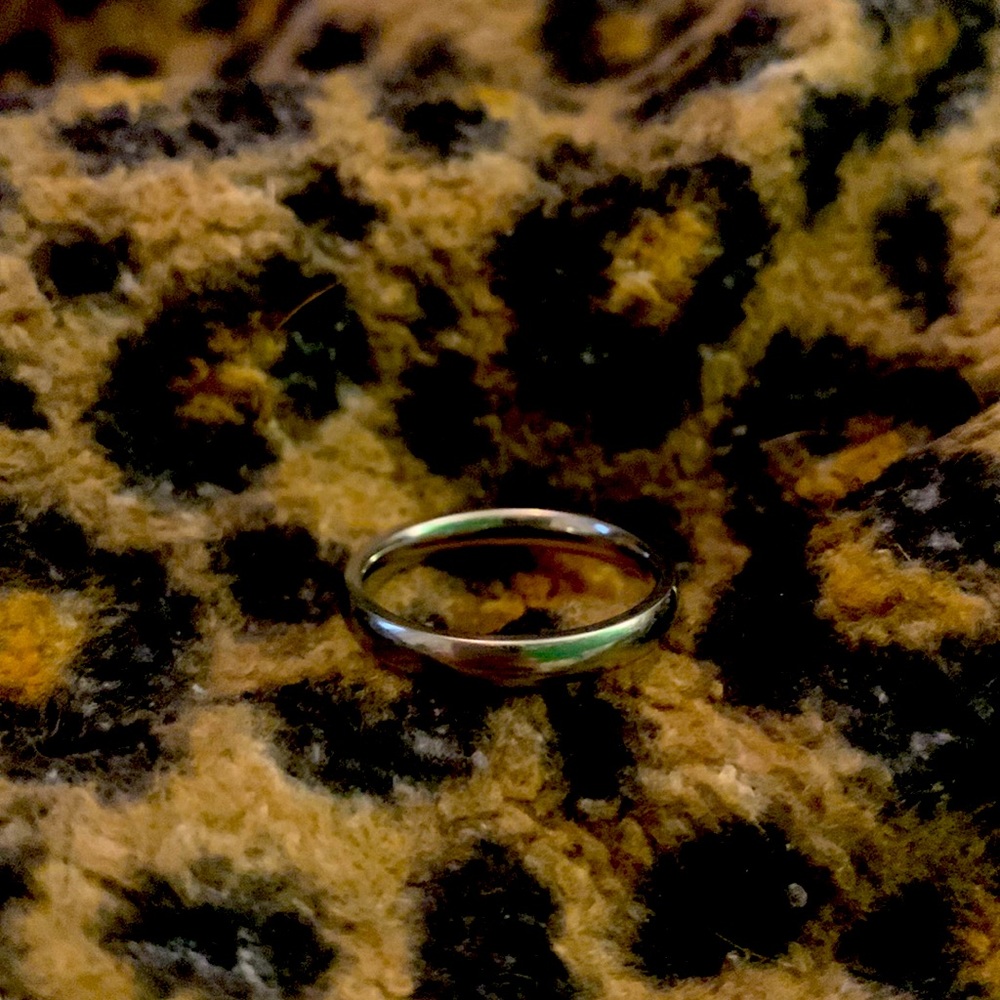 Unisex titanium wedding band